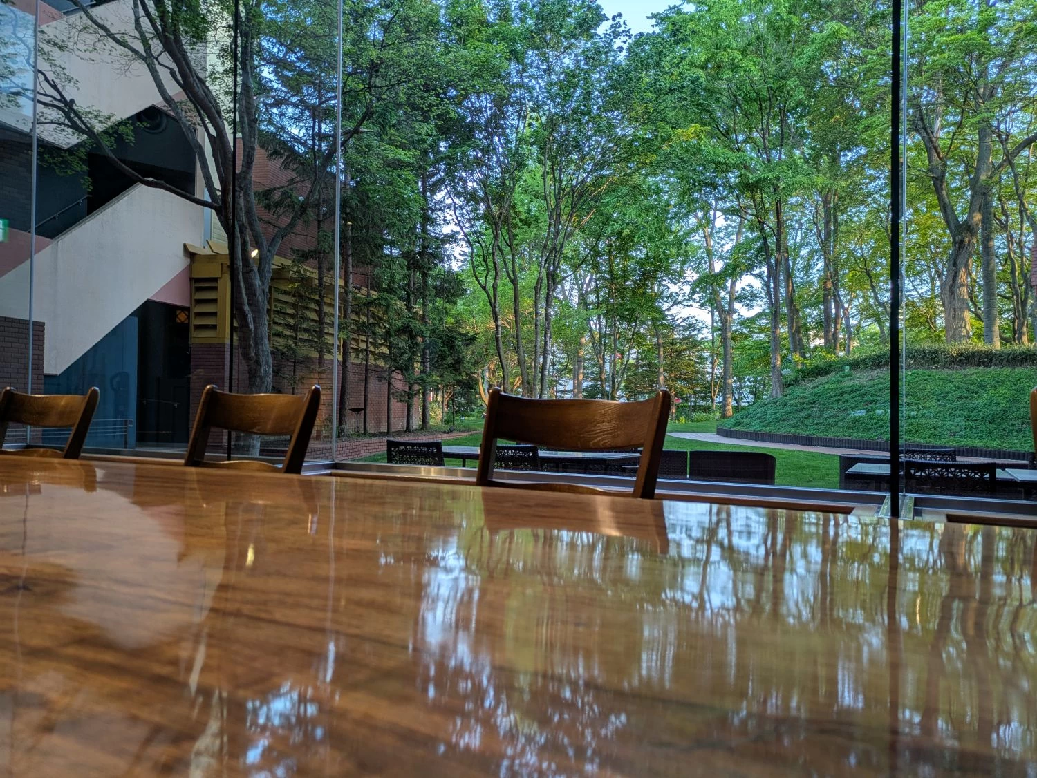 ブビンガのテーブル(現地にて撮影)