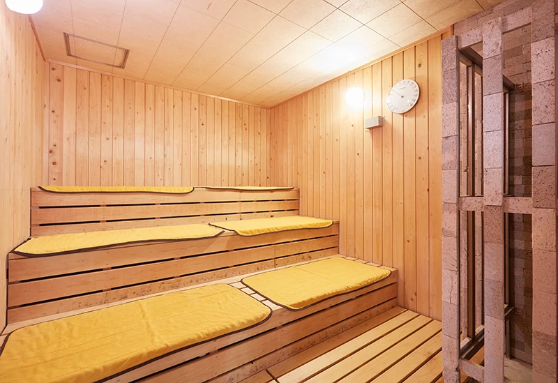 サウナと水風呂がある大浴場で疲れを癒やす