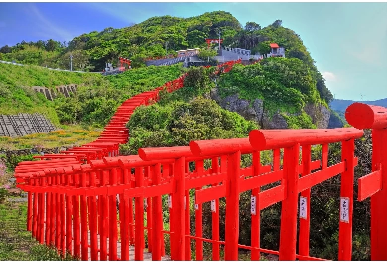 123基の赤い鳥居
