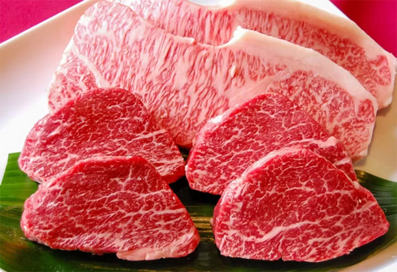 厳選された極上ステーキ