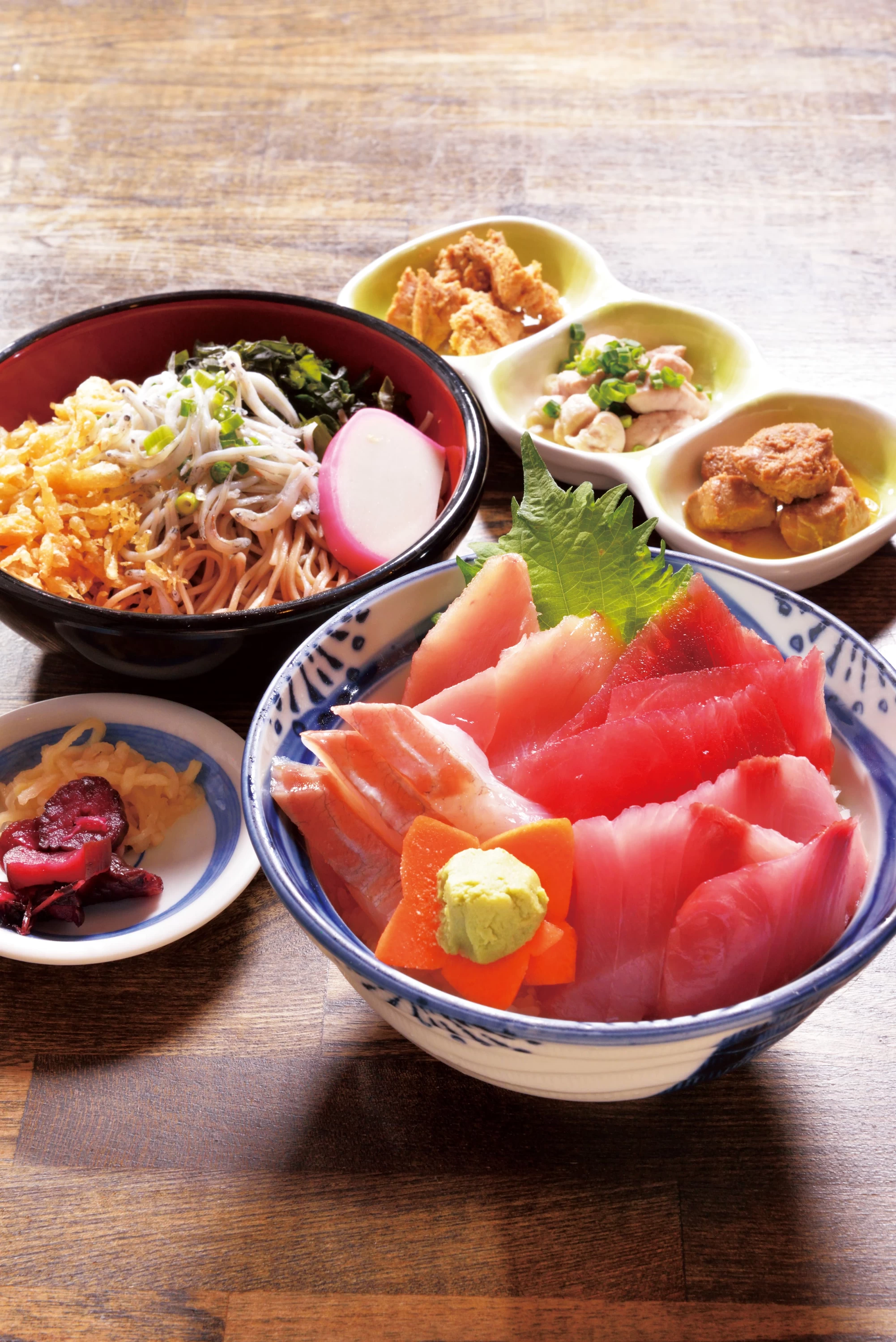 まぐろ地魚丼と釜揚しらす蕎麦セット