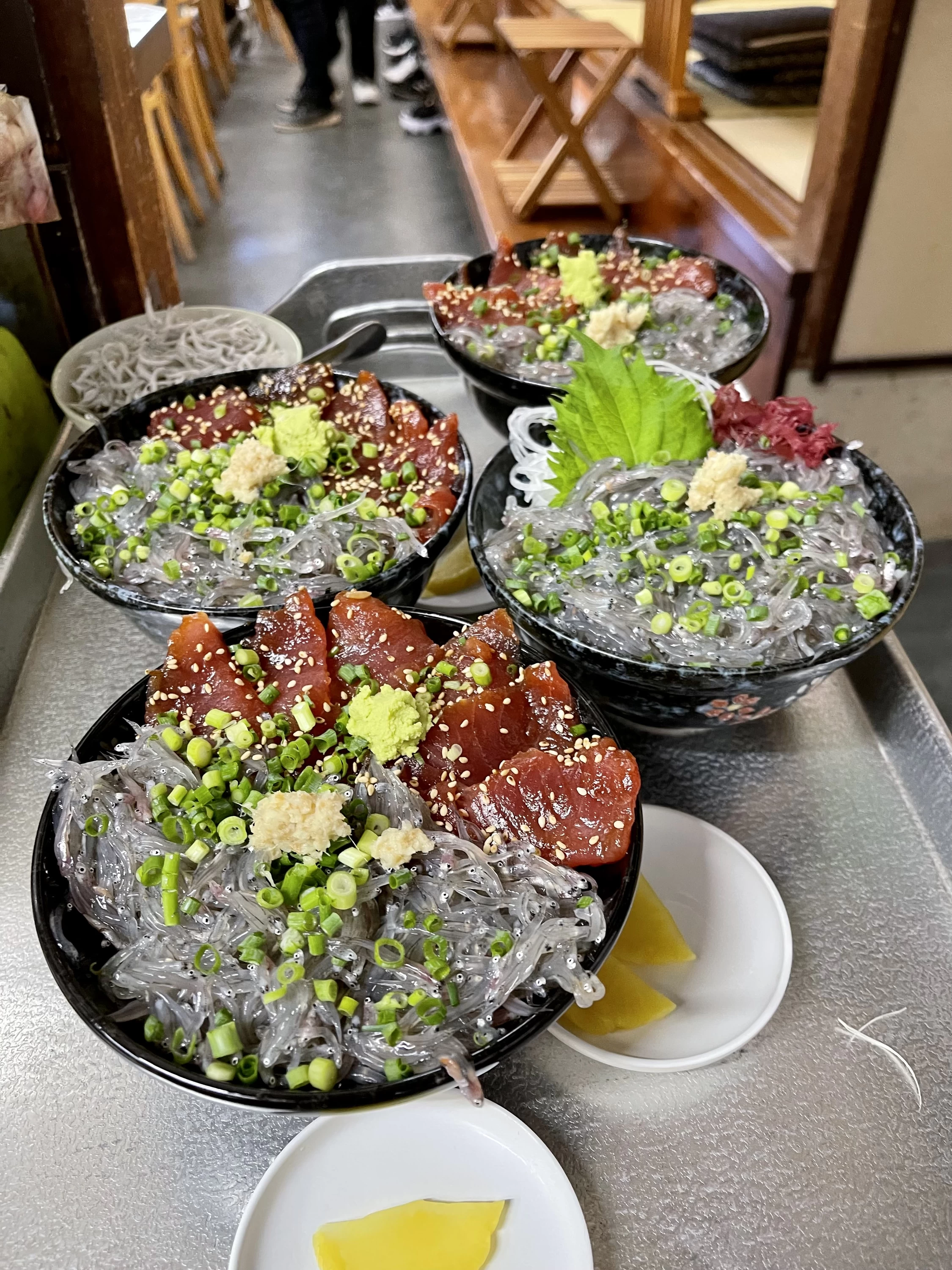 生しらすまぐろ丼