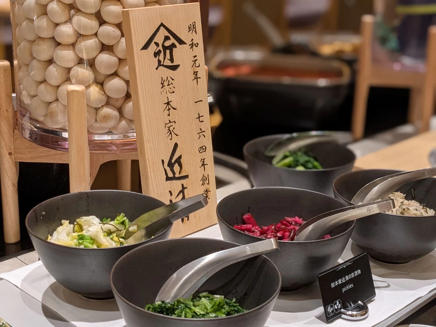 ブッフェテーブル（現地にて撮影）