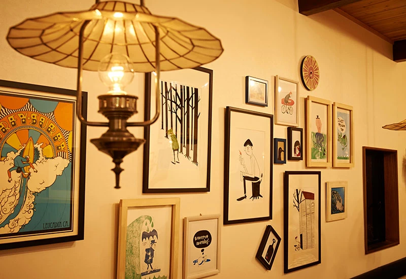 明るい雰囲気の店内