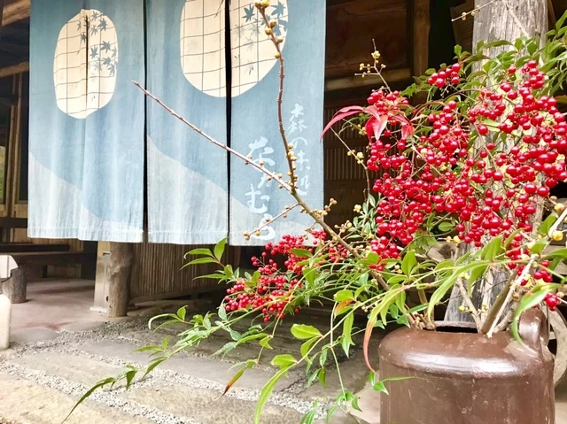 和の雰囲気あふれる入り口