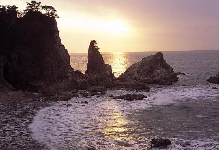 荒々しい海岸線