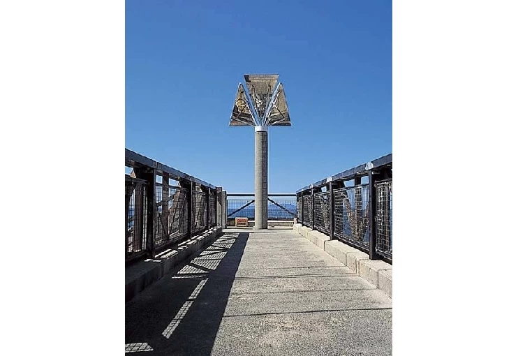 道を渡ればすぐに日本海