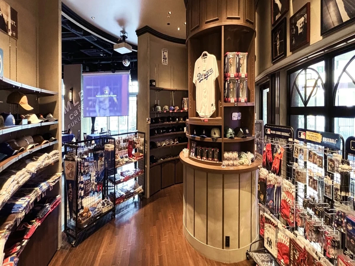 MLBの公式グッズを購入できるショップも併設