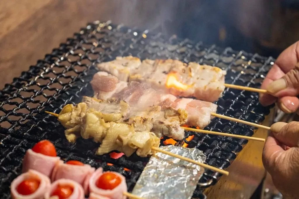 40年以上前からこの地で屋台を営む老舗「さよ子」の焼鳥