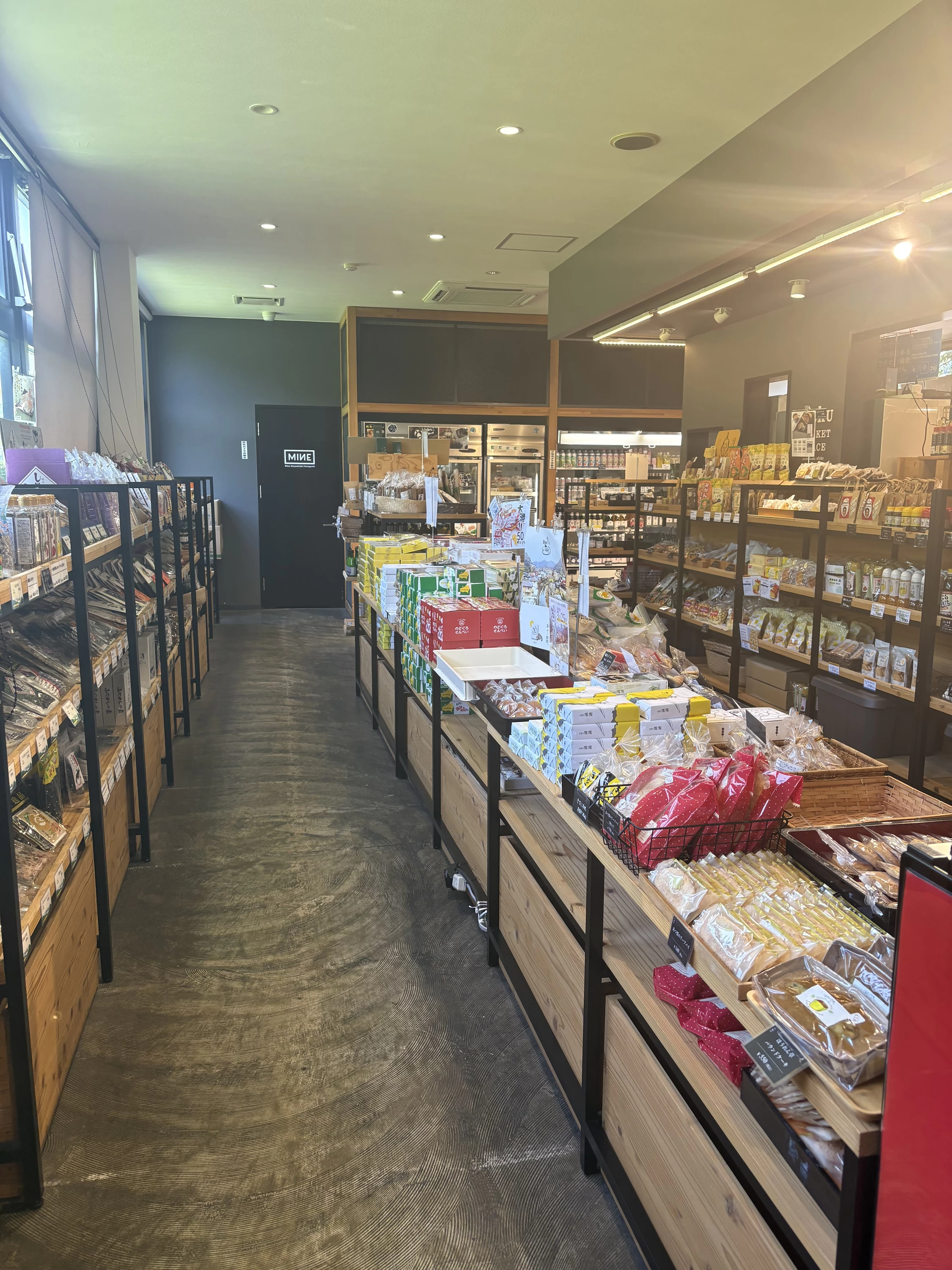美祢市内外のお土産物も豊富