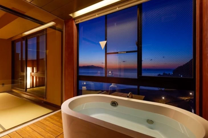 スイートルームと温泉付き和洋室