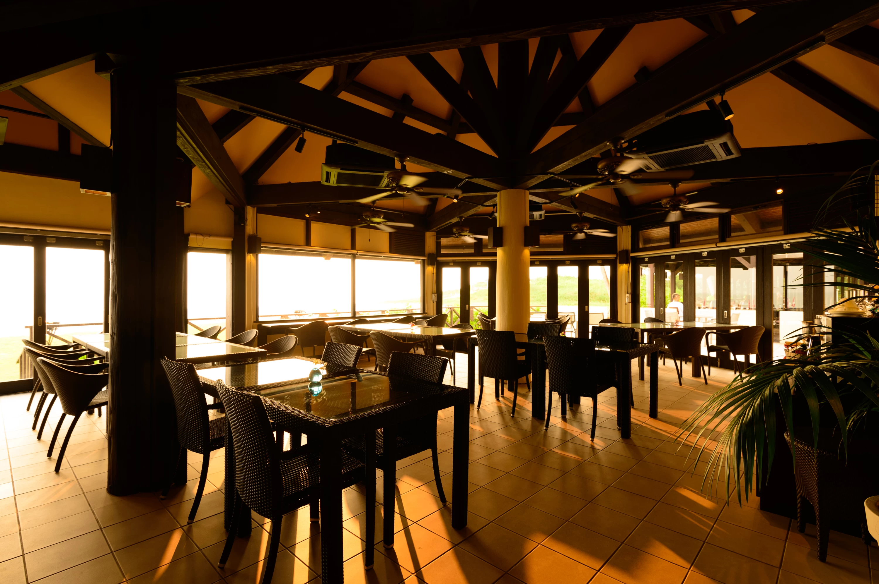 ③オクマ プライベートビーチ & リゾート／ラウンジ