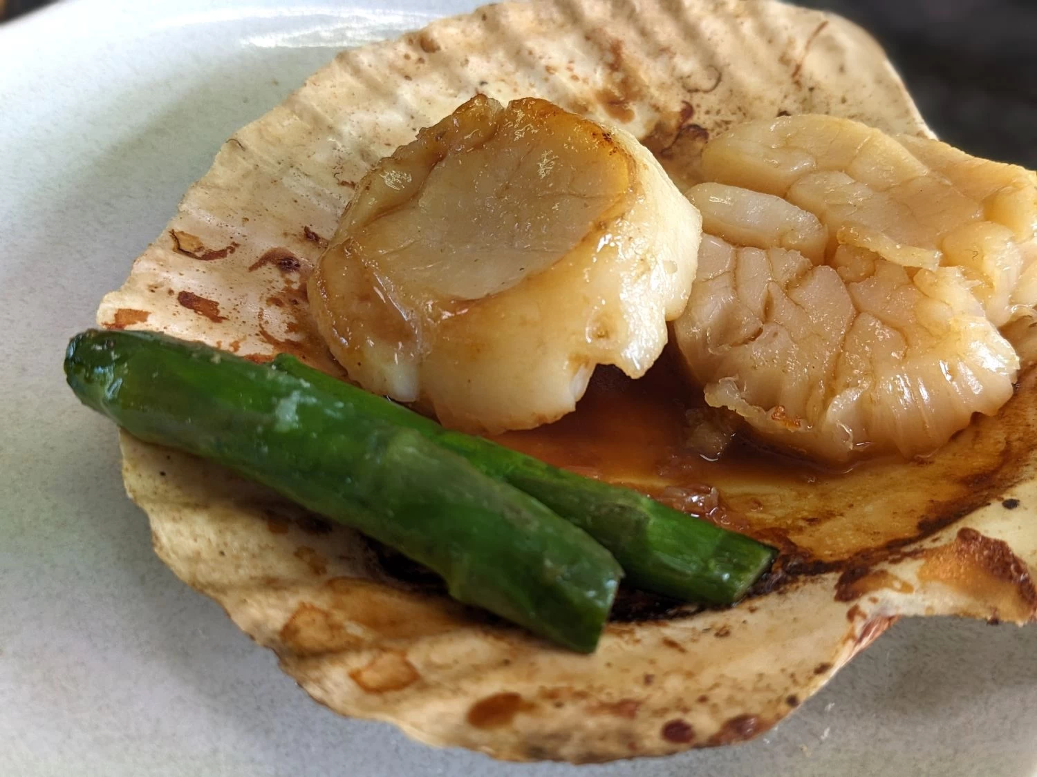 ホタテとアスパラ（現地にて撮影）