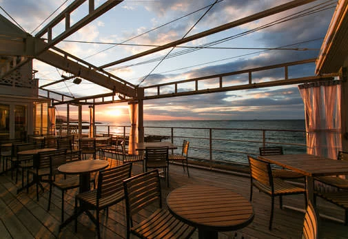 夕日がきれいに見えるオープンデッキ