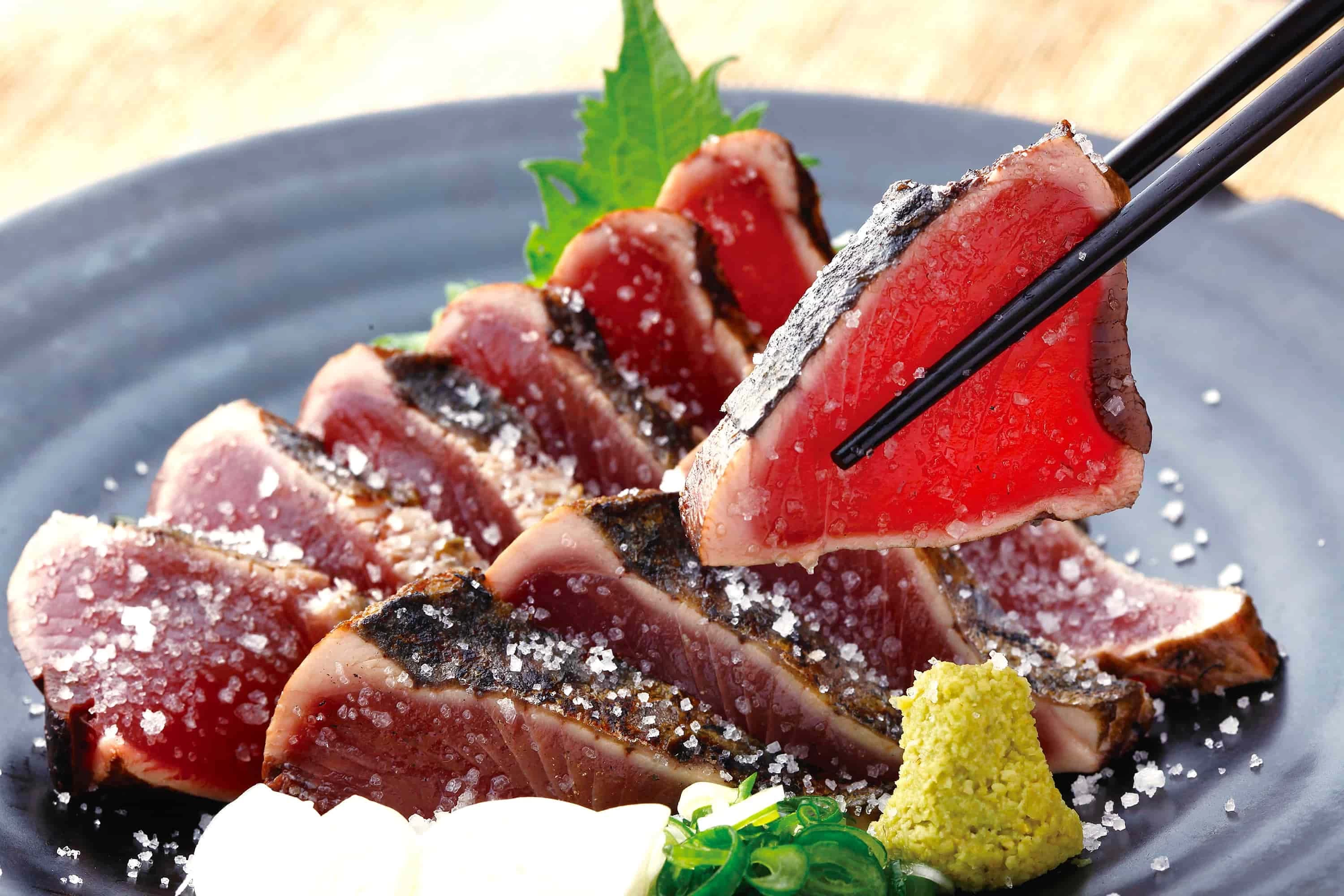 粗塩で味わうカツオのたたき