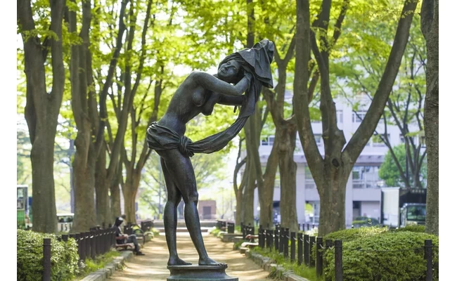 定禅寺通とブロンズ像