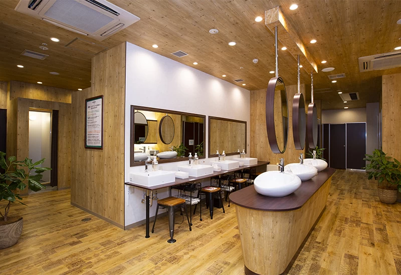 バスアイテムが備わるシャワールーム