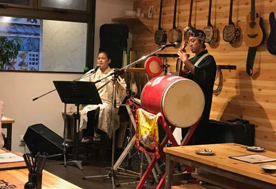 カチャーシーを踊り出す民謡ライブは必見