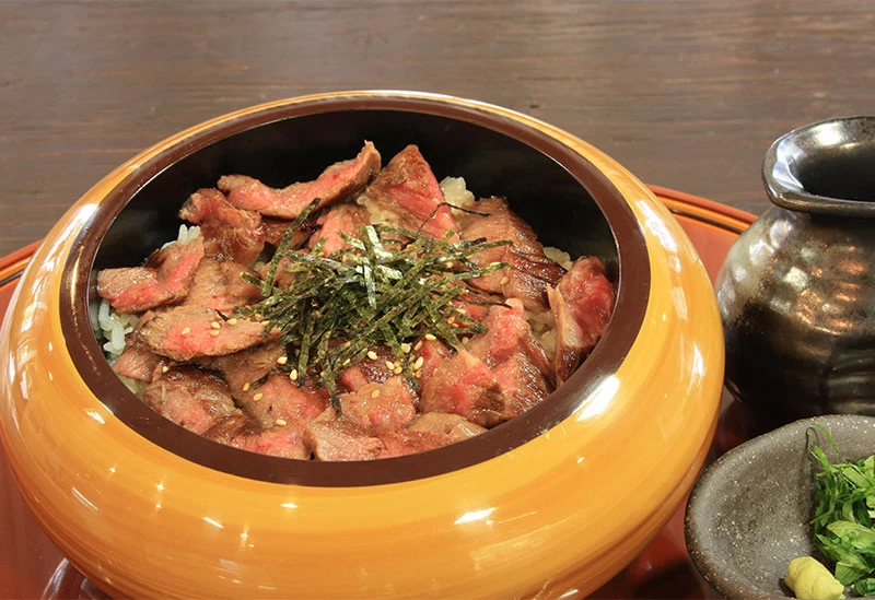 飛騨牛料理を中心にご用意