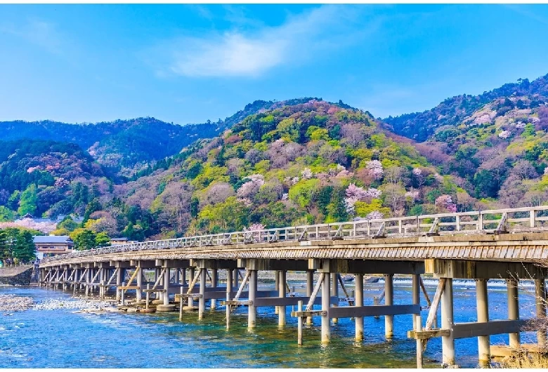 渡月橋（春）