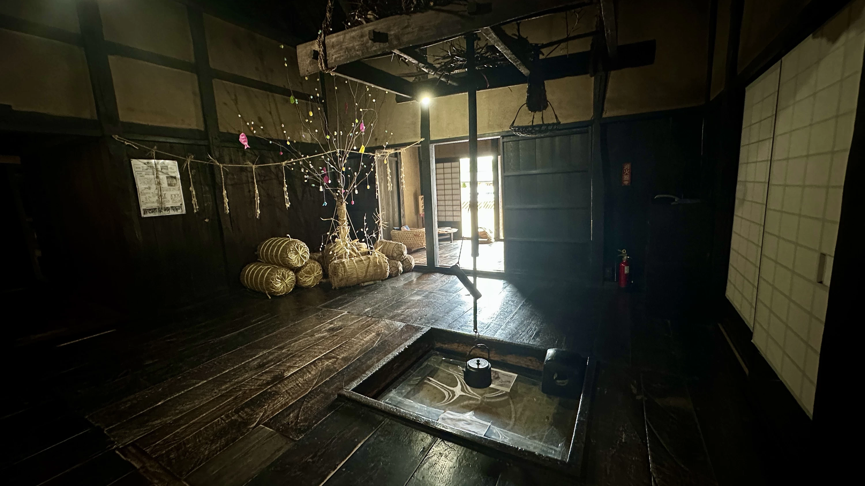 伝承園内曲がり家内部（現地にて撮影）