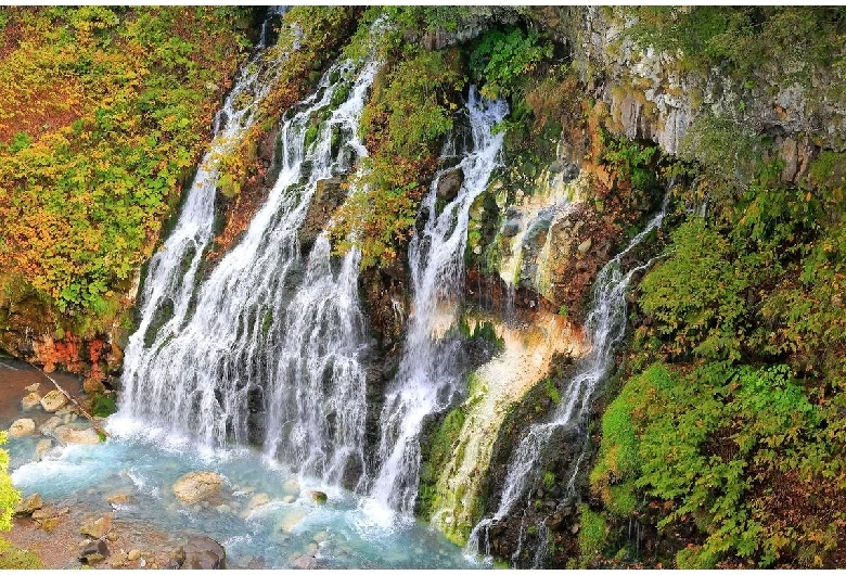 白ひげの滝（秋）