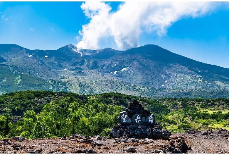 十勝岳望岳台（夏）