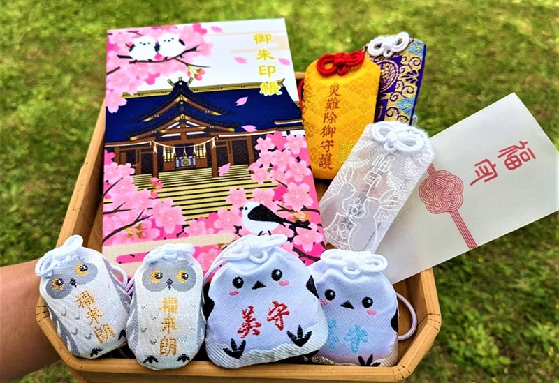 かわいいお守りや御朱印帳