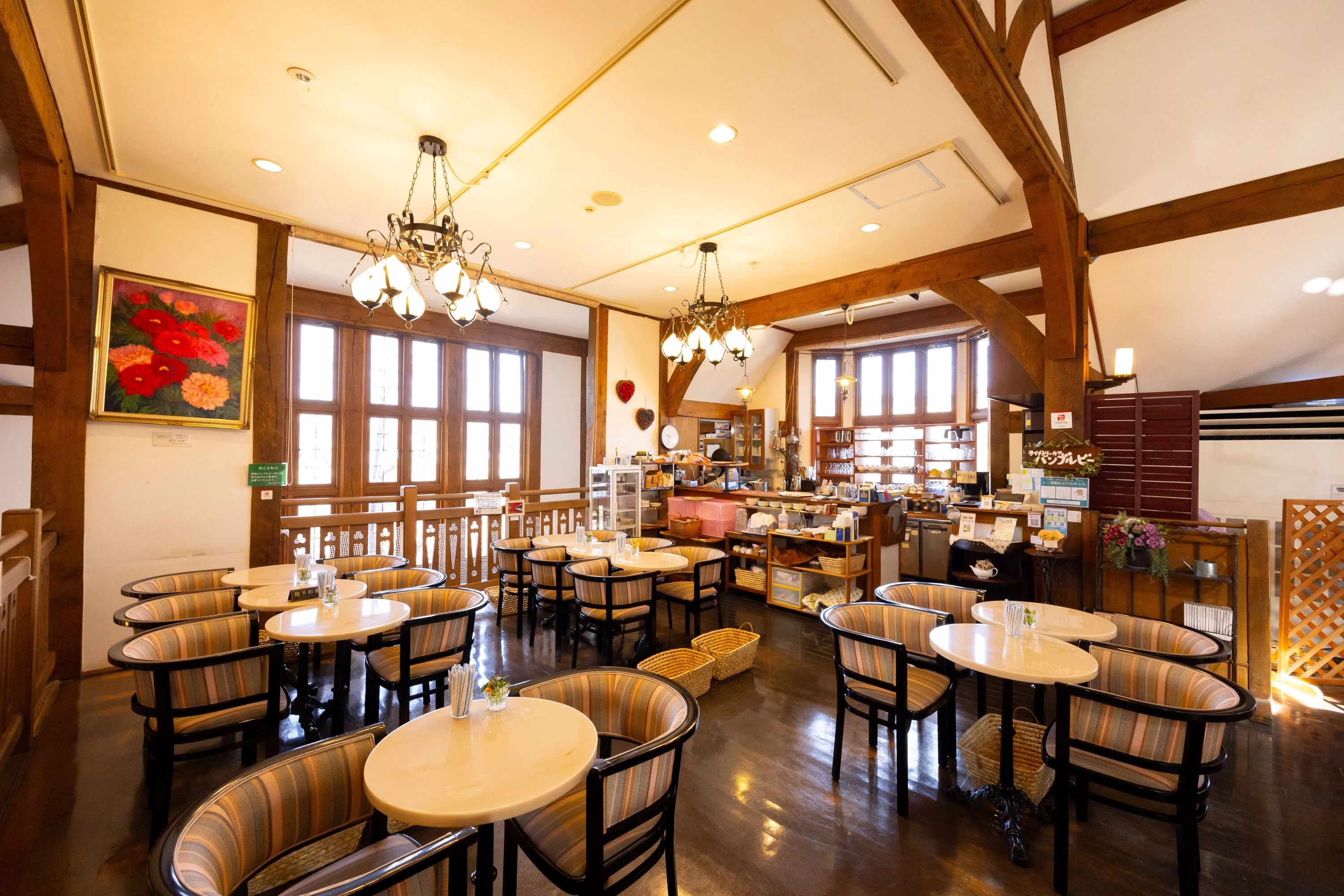 園芸についての本を読みながら軽食やドリンクを楽しめる