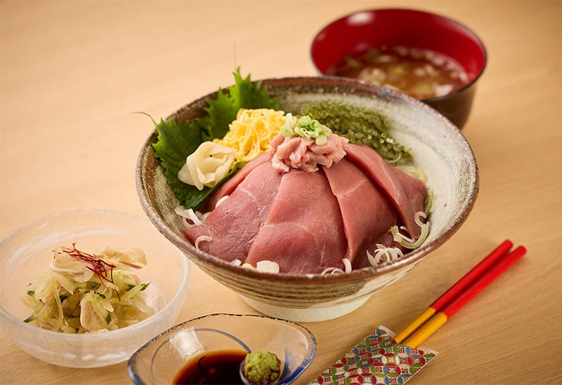 特選 沖縄県産 生マグロ丼