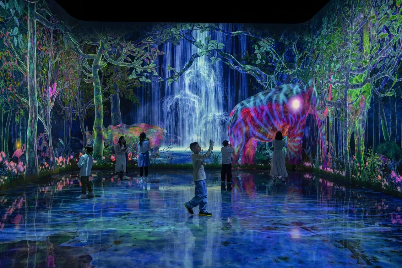 チームラボ《鼓動する大地》©チームラボ