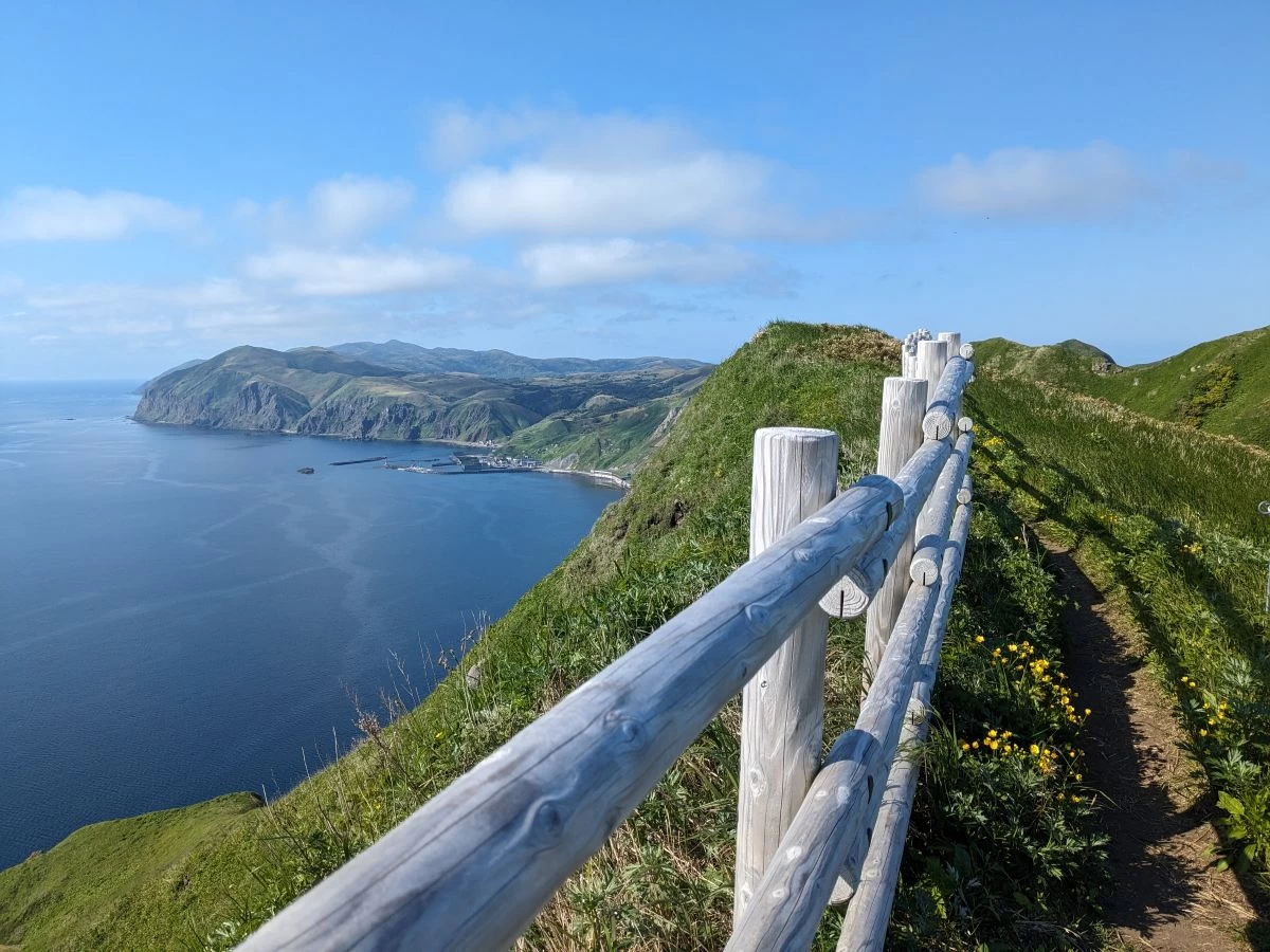 日本とは思えない景色が続く（現地にて撮影）