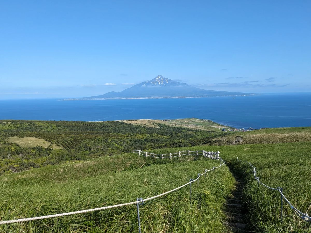 コースからの利尻富士の眺望（現地にて撮影）