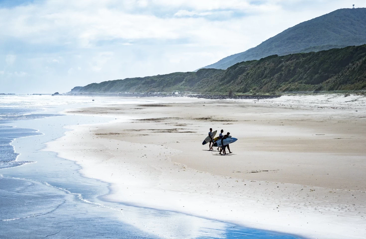 伊良湖岬まで車で約15分