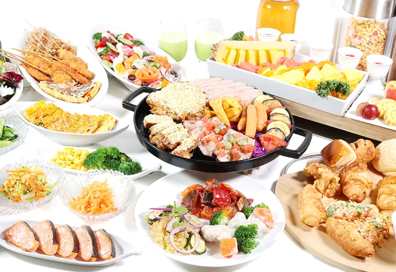 バラエティ豊かな朝食ビュッフェ
