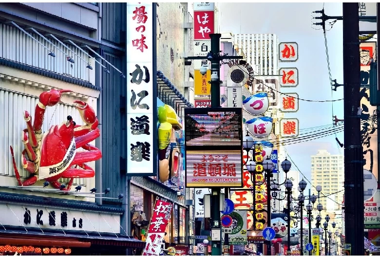 動くカニの看板は道頓堀の風物詩