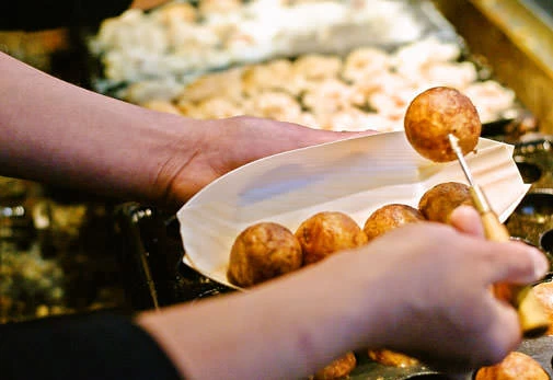 極限まで薄く焼いたカリッとした皮が特長