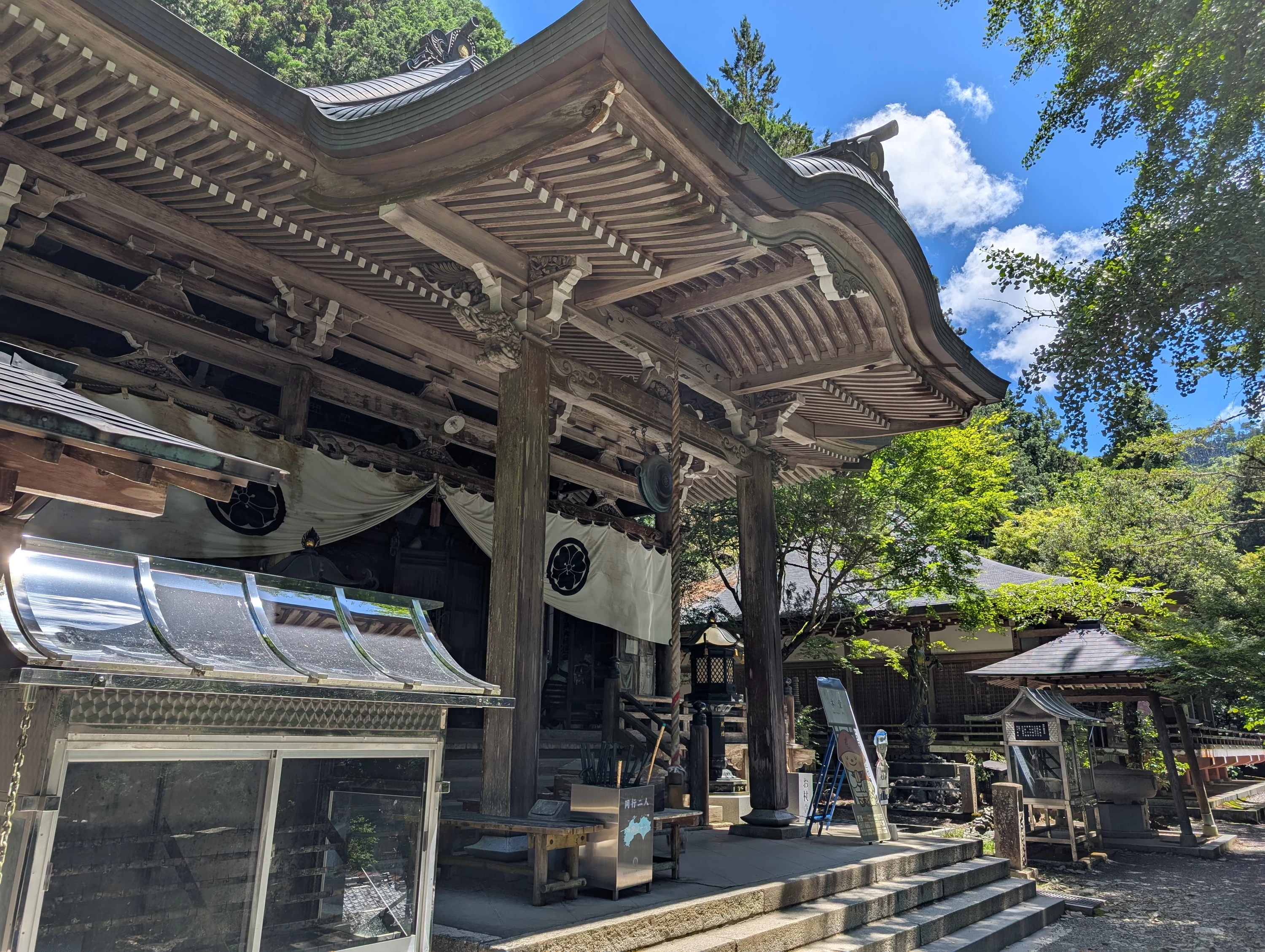 寺内（現地にて撮影）