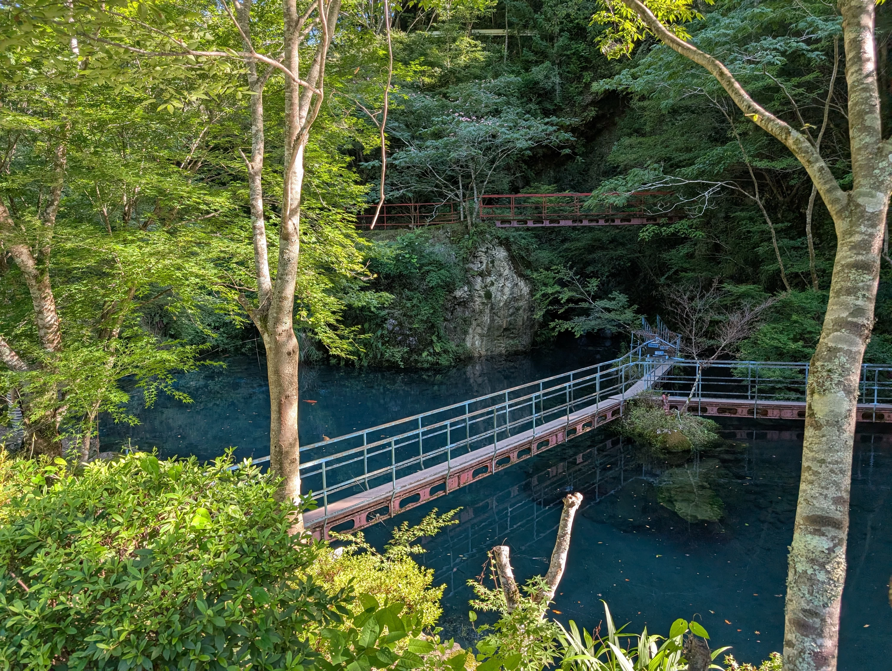 橋は狭いので要注意（現地にて撮影）