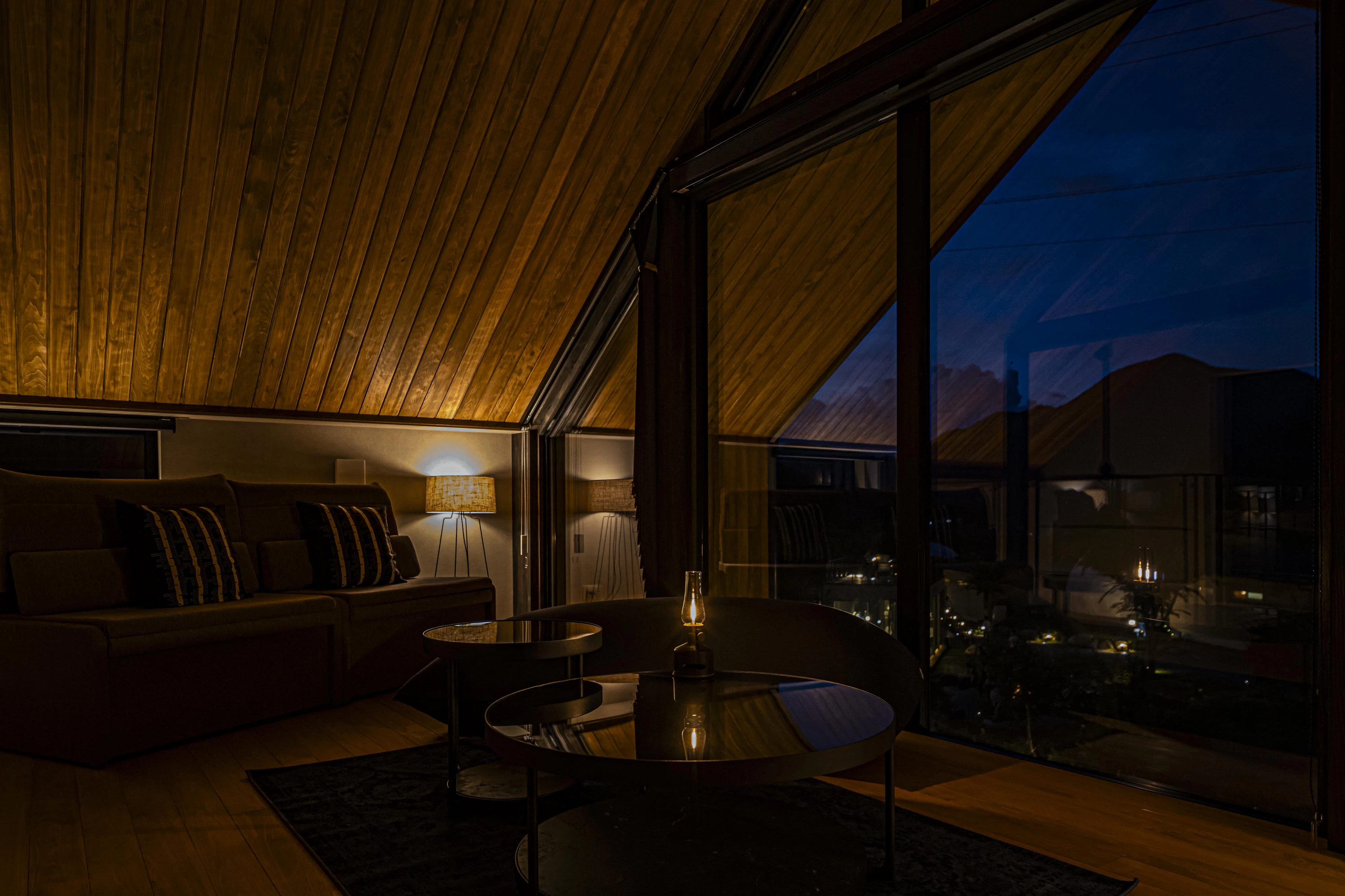 ヴィラ2階リビング（画像提供：mökki）