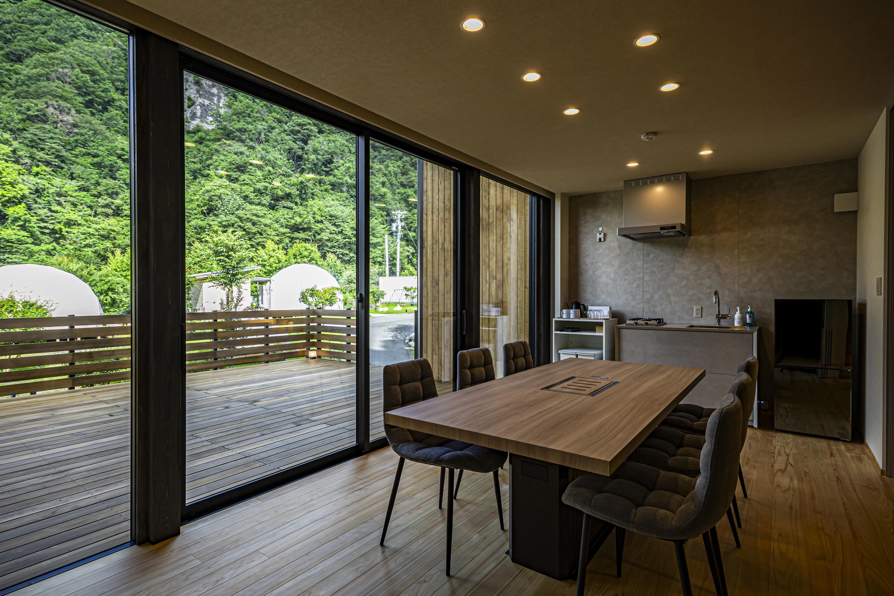 ヴィラのダイニング（画像提供：mökki）