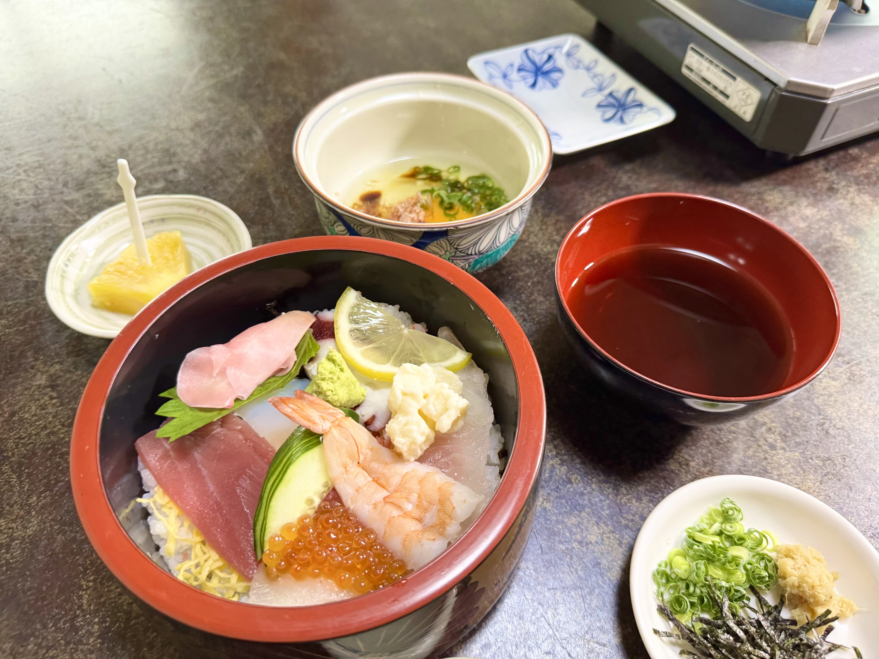 海鮮丼(現地にて撮影)
