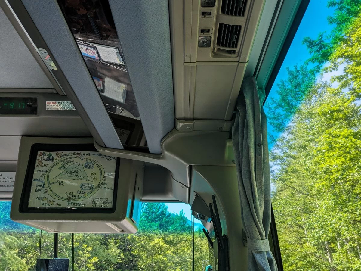 バス車内（現地にて撮影）