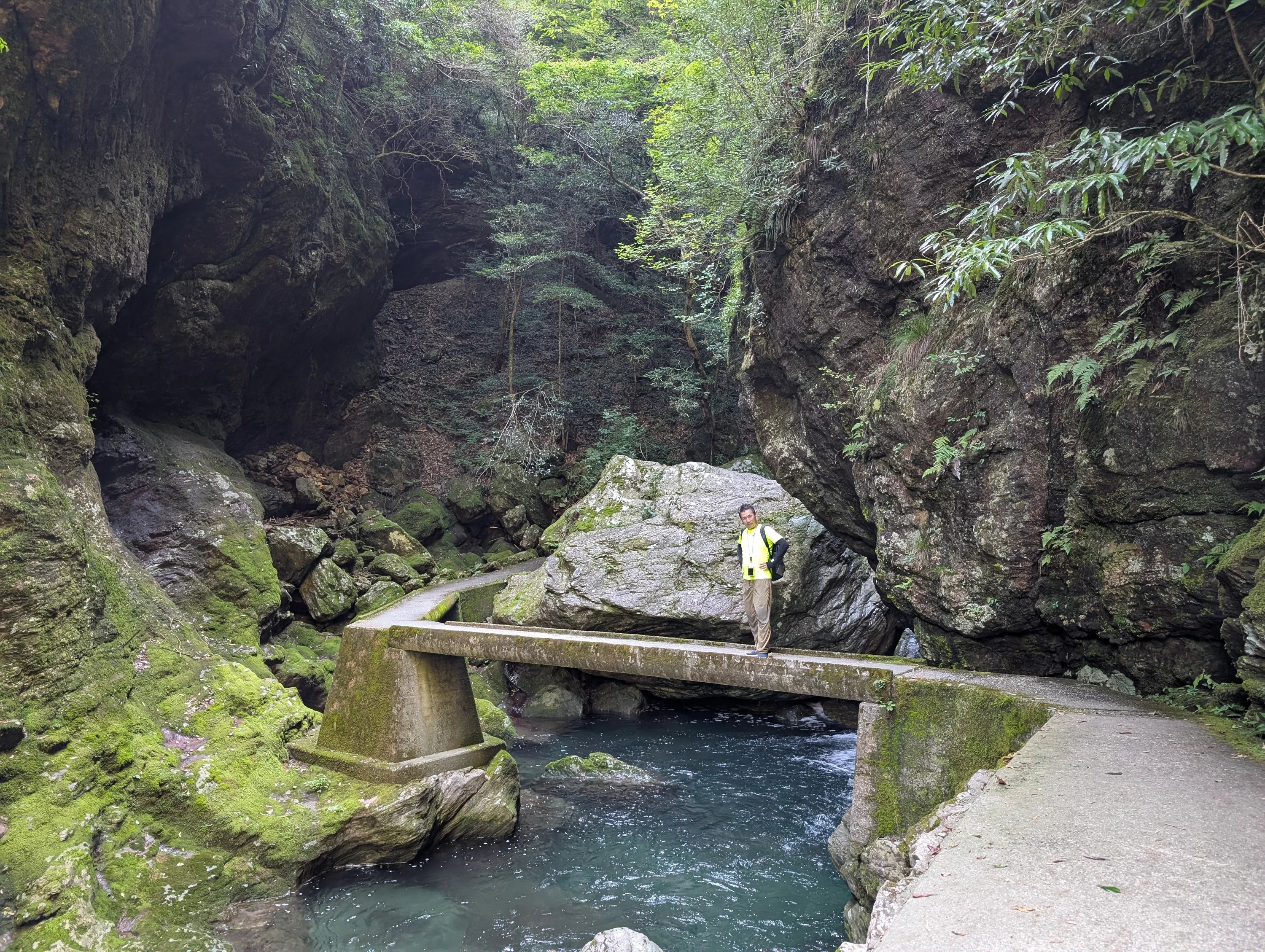 緩やかながらも登山！動きやすい恰好で（現地にて撮影）