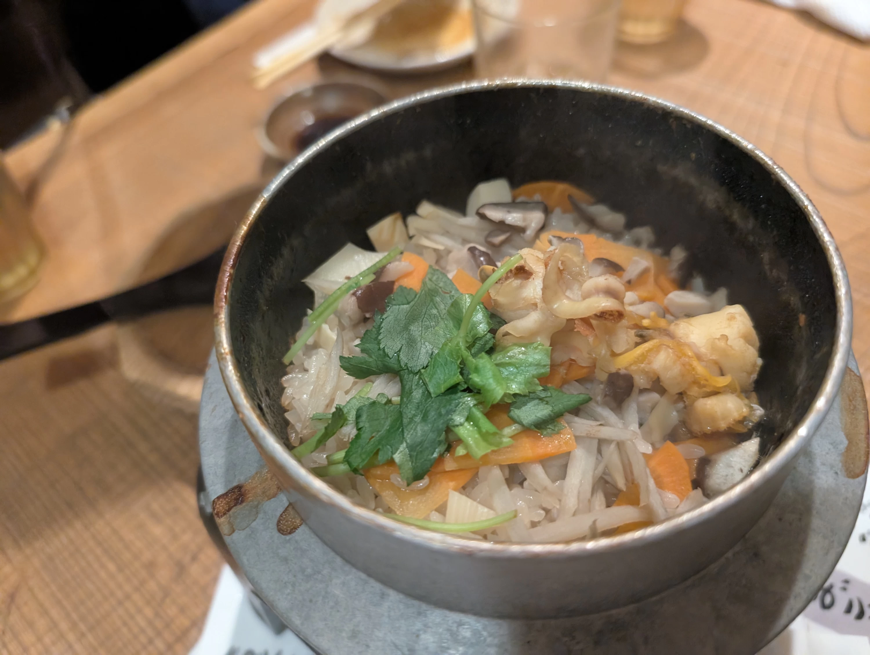 長太郎貝の釜飯（現地にて撮影）