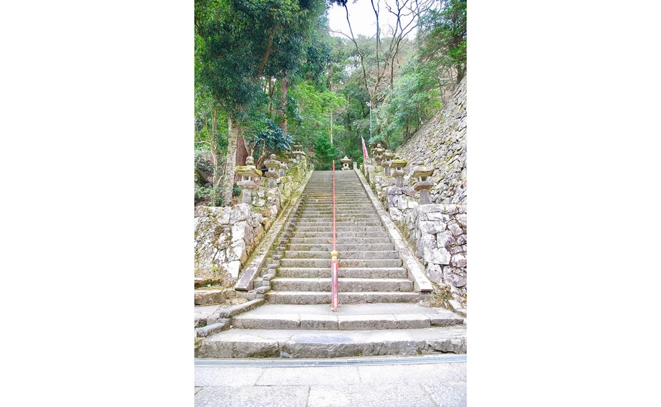 弁財天への石段