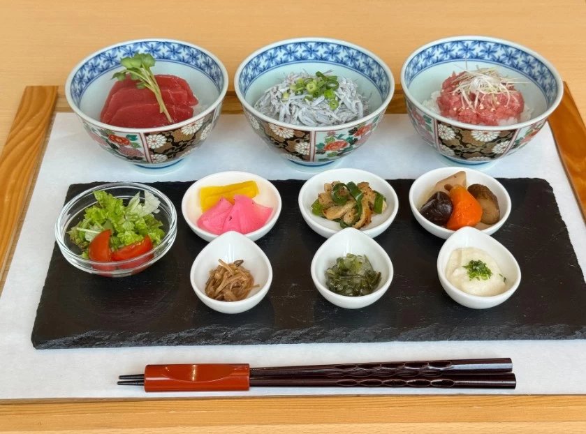 海の恵を三種に見立てた贅沢御膳