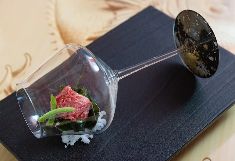 贅の限りを尽くす