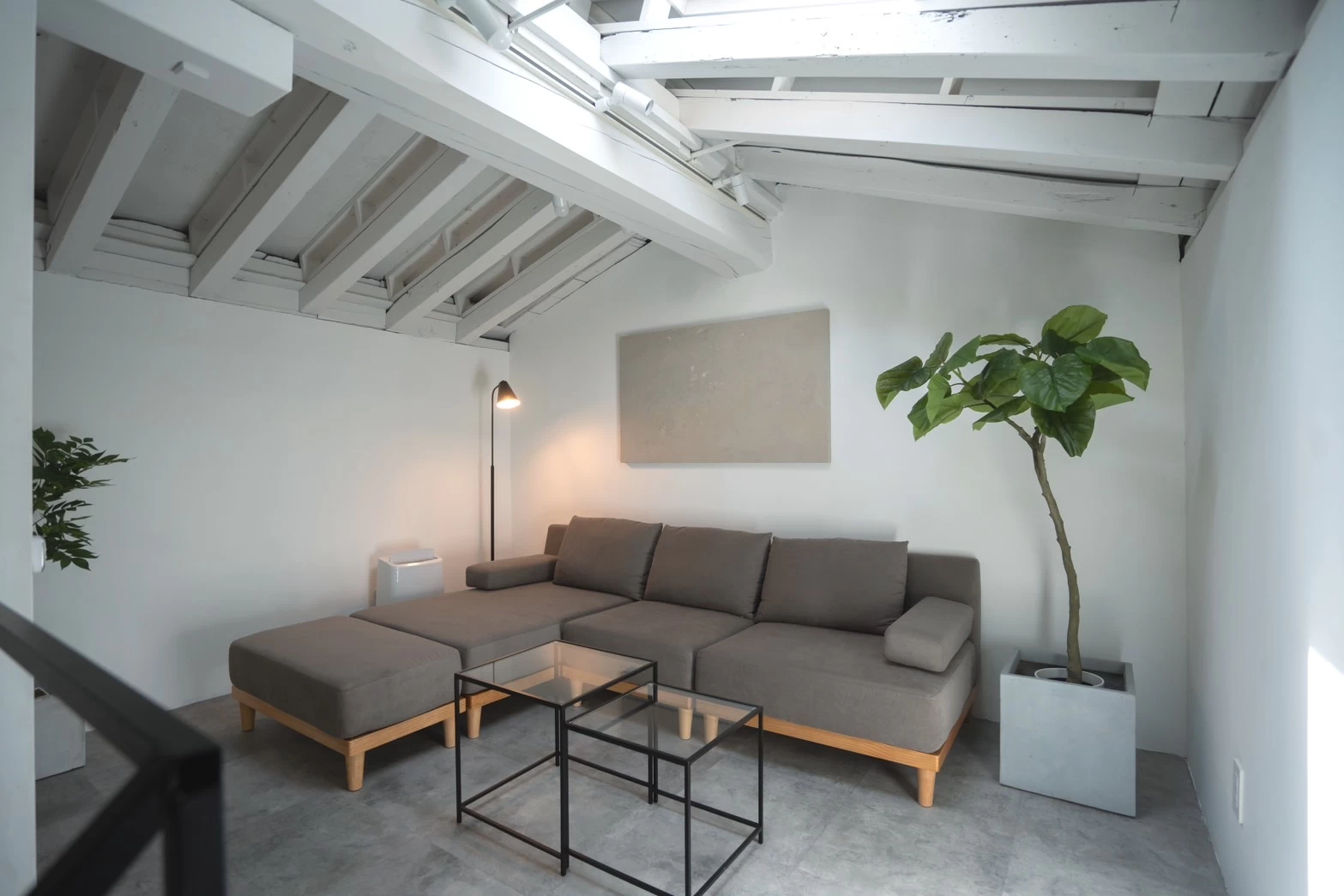 2階は広々としたソファ席