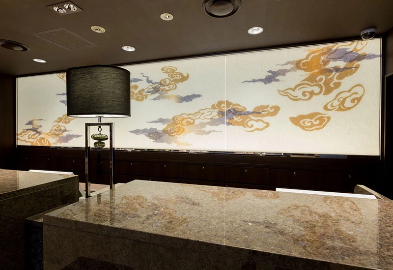 島根県をイメージした豪華な装飾のロビー